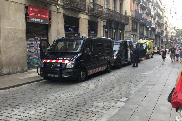 mossos esquadra sem plaza sant jaume adria rovira mossos esquadra sem plaza sant jaume adria rovira