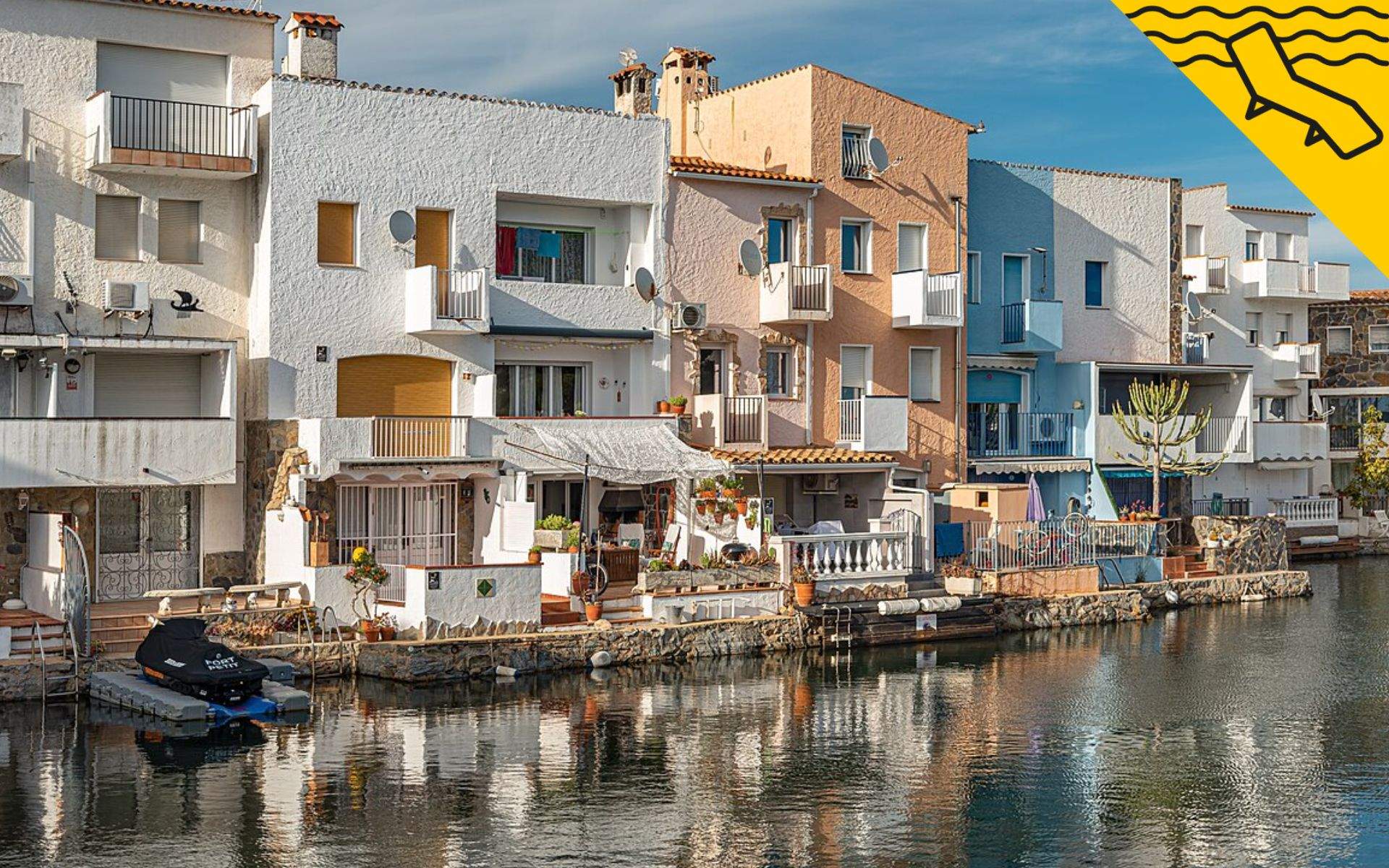 La 'pequeña Venecia' catalana: el encantador puerto con canales navegables que tiene un paisaje de postal