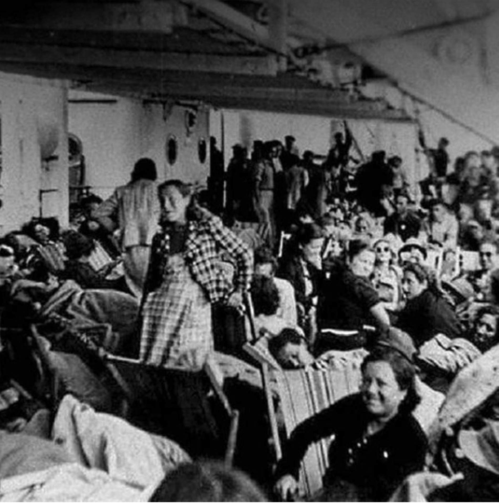 El Winnipeg, con 423 exiliados republicanos catalanes, llega a su destino de Chile