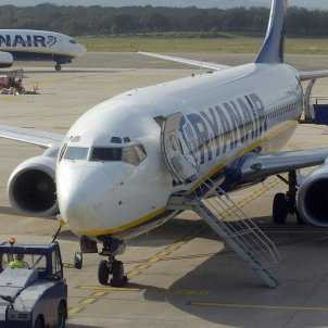 Aparells de Ryanair a l'aeroport de Girona / Efe