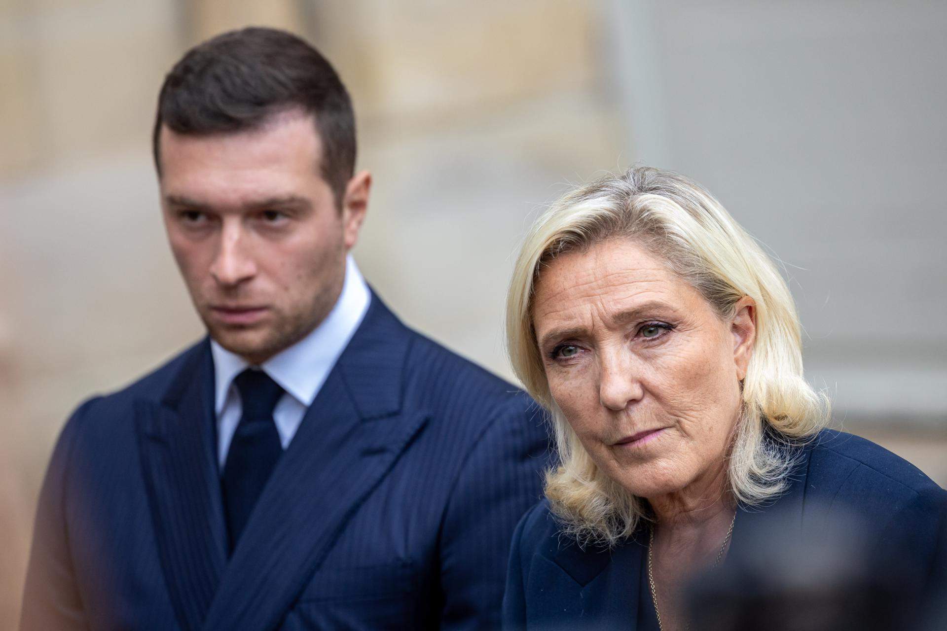 Marine Le Pen votará contra Bayrou y pide elecciones "ultrarrápidas" a Macron