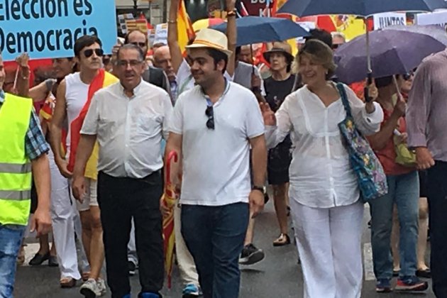 barrets ciutadans manifestacio hablamos español adria rovira barrets ciutadans manifestacio hablamos español adria rovira