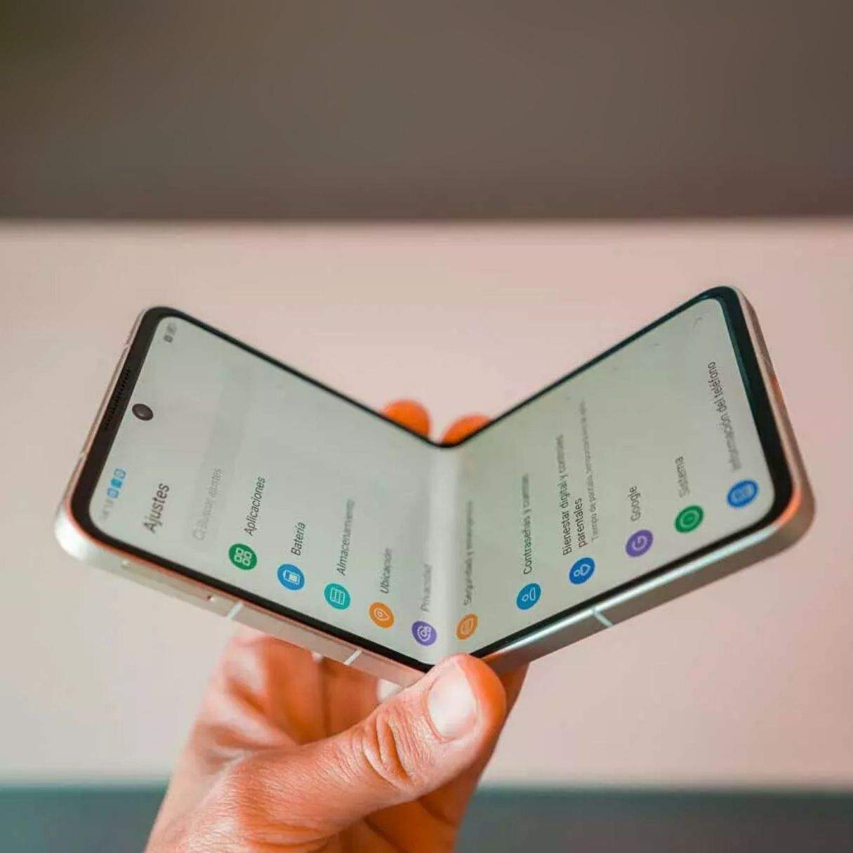 ZTE Nubia Flip: el mòbil plegable que arriba per democratitzar el que abans costava més de 1.000 €