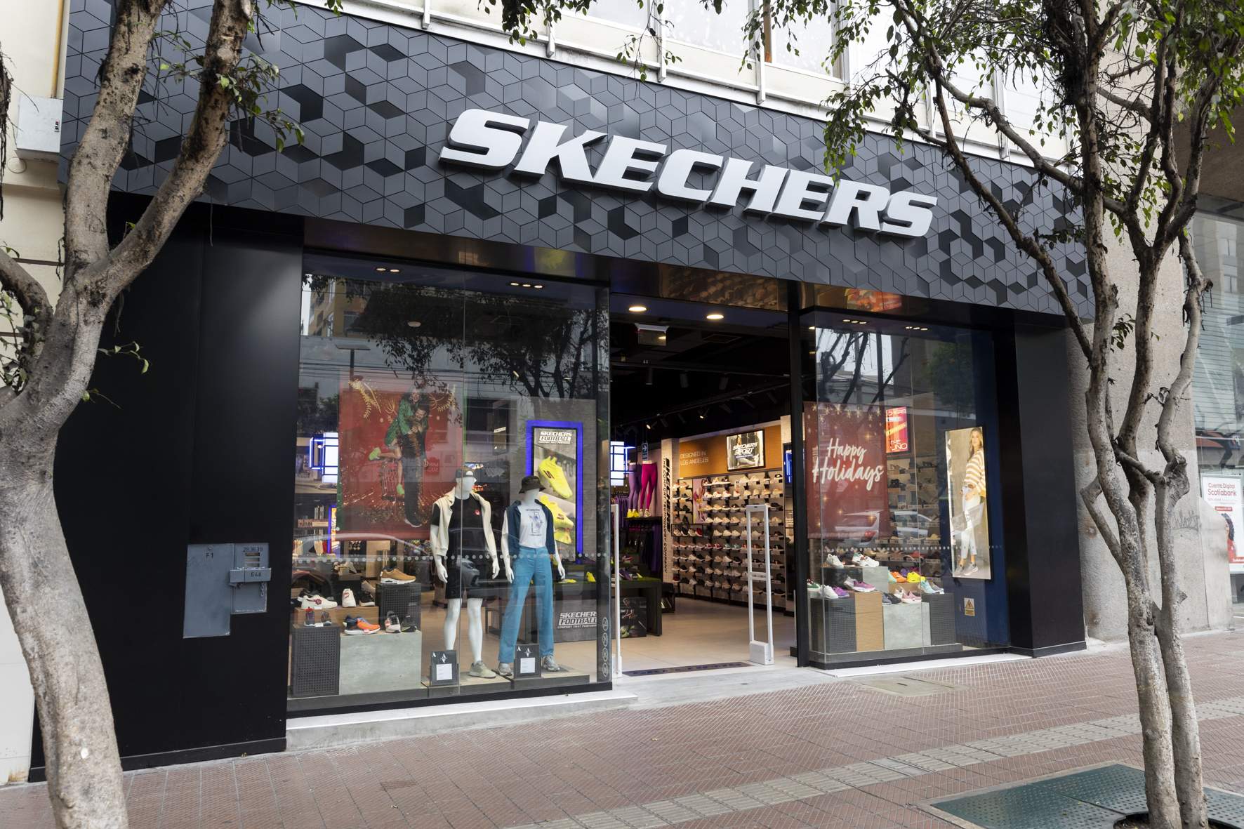 Les Skechers Hiland per a dona que imiten l'estil Adidas baixen a un 63% menys