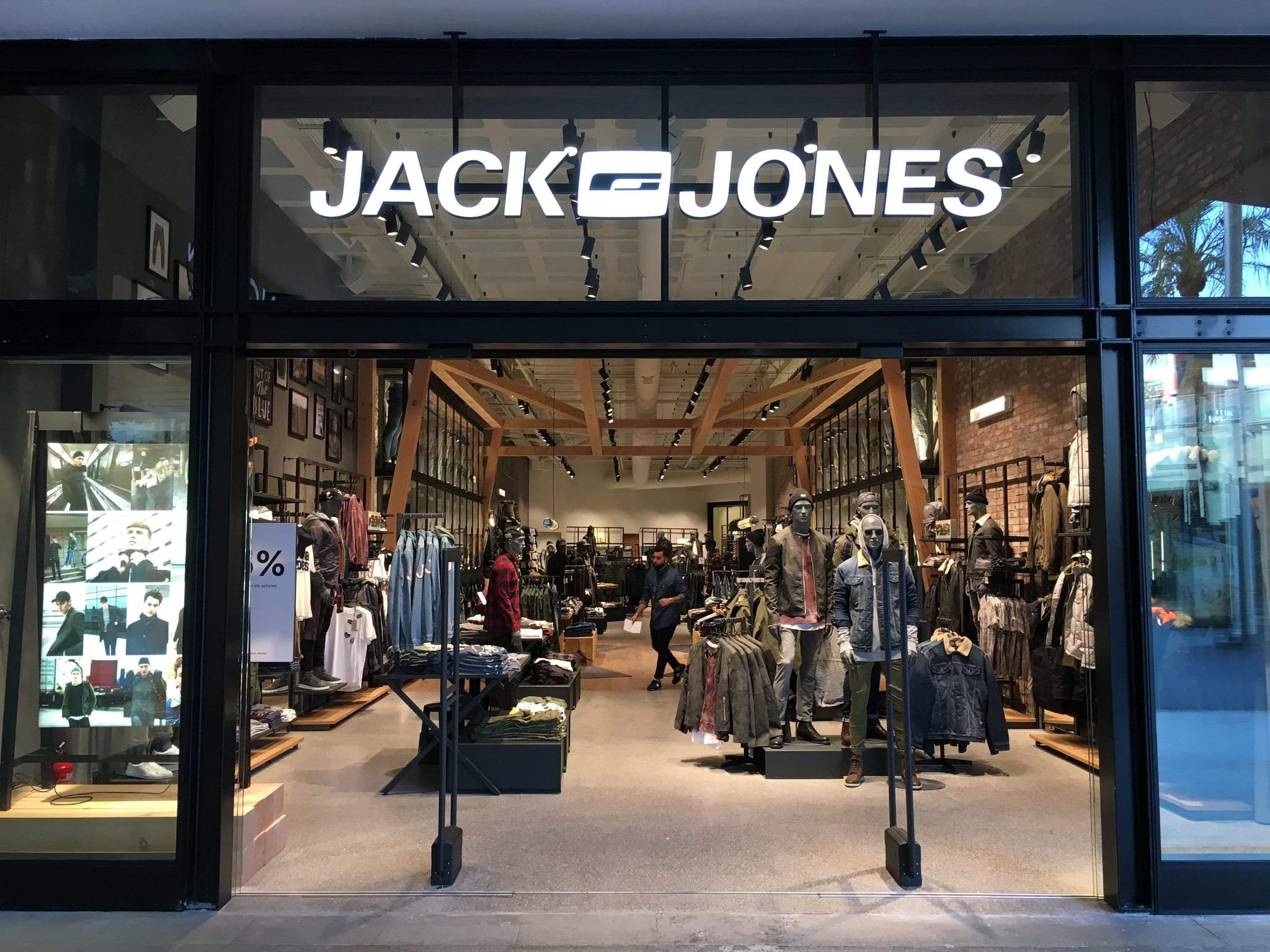 Jack & Jones tiene vaqueros de hombre al 40 % que recuerdan a los Levi’s clásicos