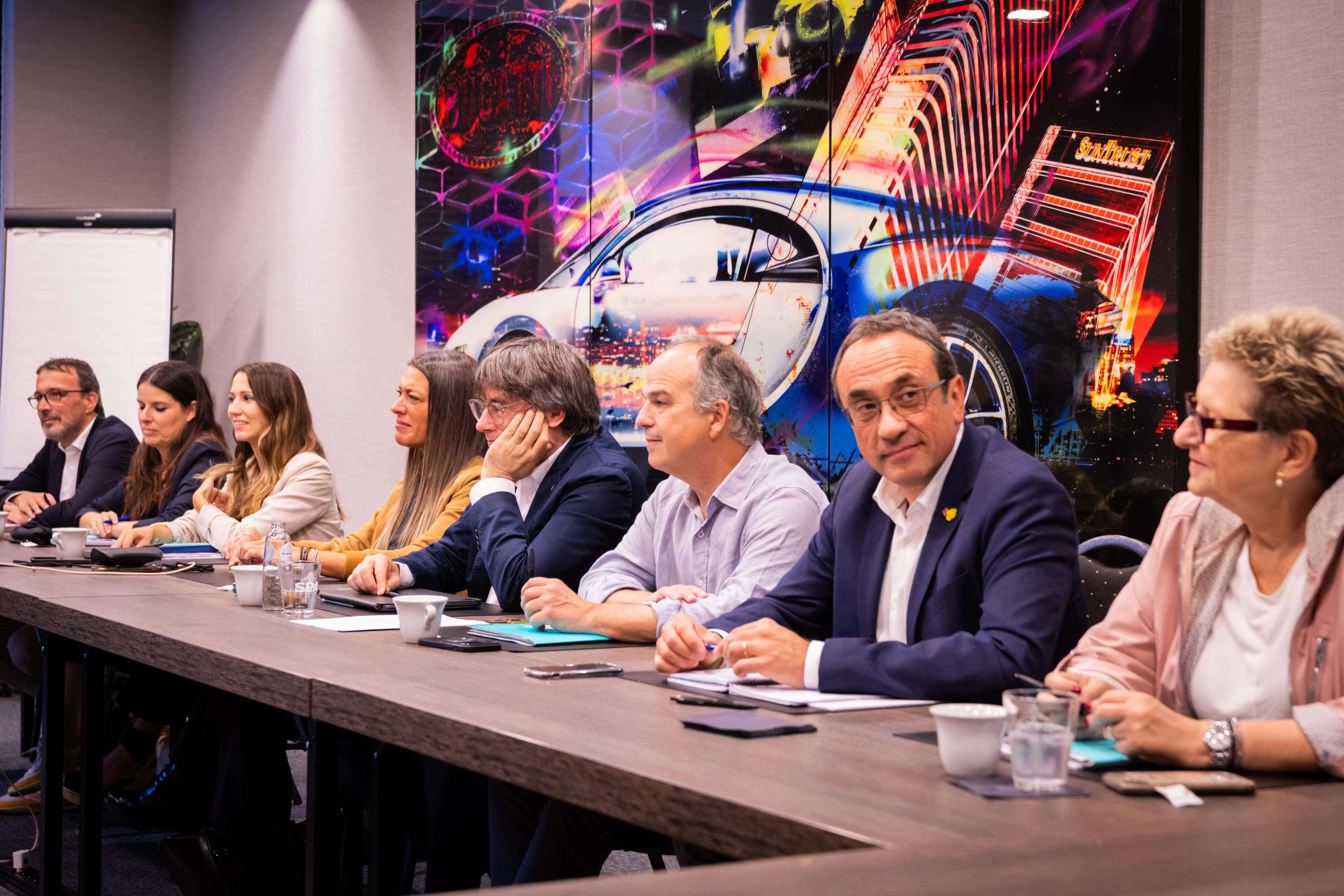 Silenci a la cúpula de Junts: ni Puigdemont ni els vicepresidents feliciten Martí Galbis per la victòria
