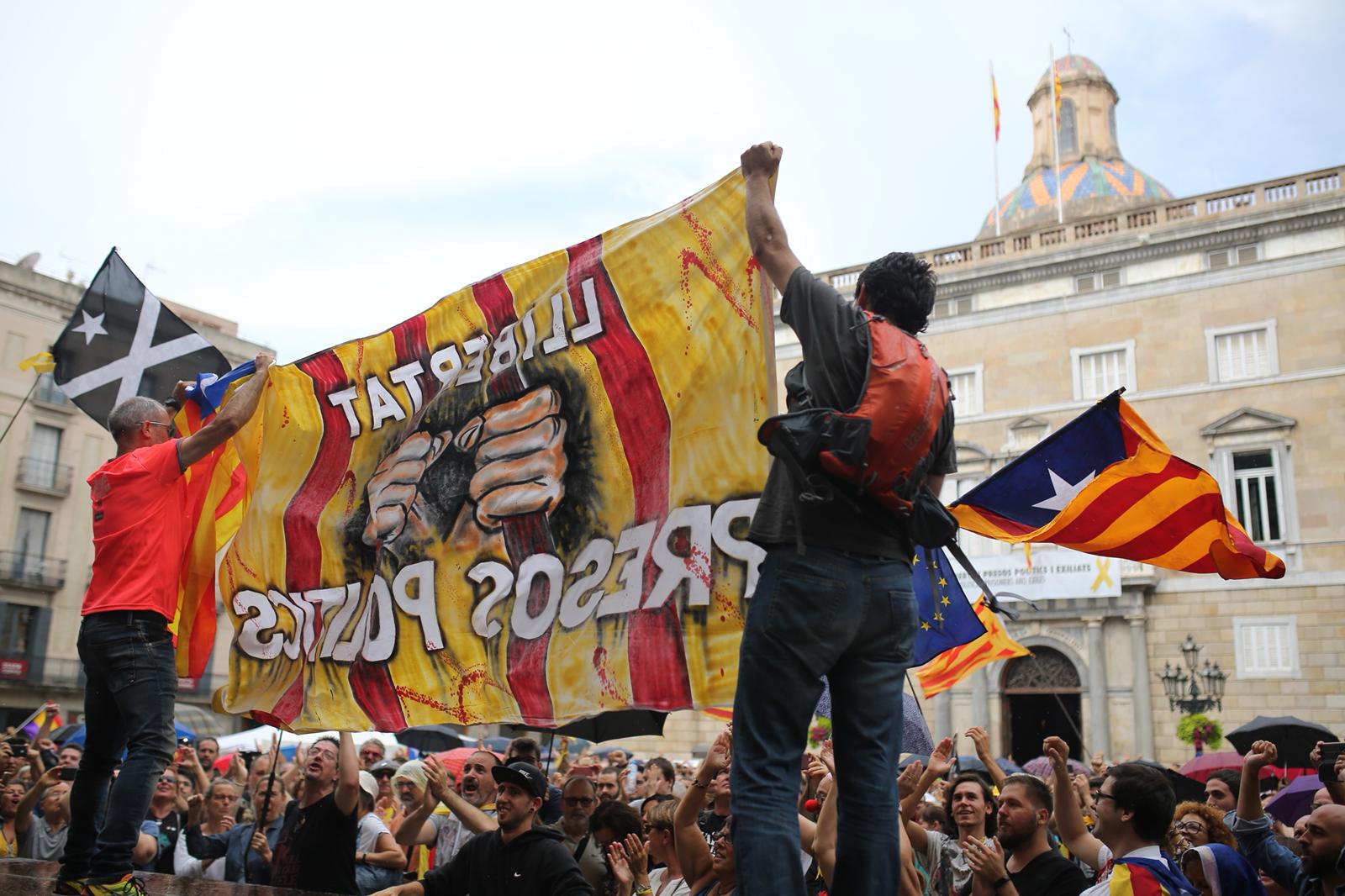 Un veí de Matadepera agredit per un grup que retirava pancartes dels presos polítics