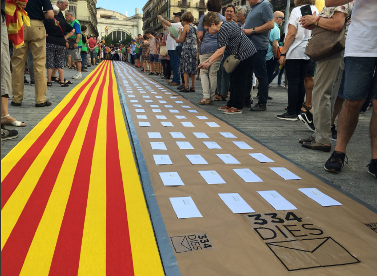 La ANC y Òmnium llenan el Born en apoyo a los Jordis