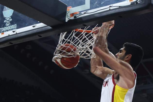 Esmaxada de Santi Aldama durante la España - Grècia de l'Eurobasket / Foto: EFE Esmaxada de Santi Aldama durante la España - Grècia de l'Eurobasket / Foto: EFE