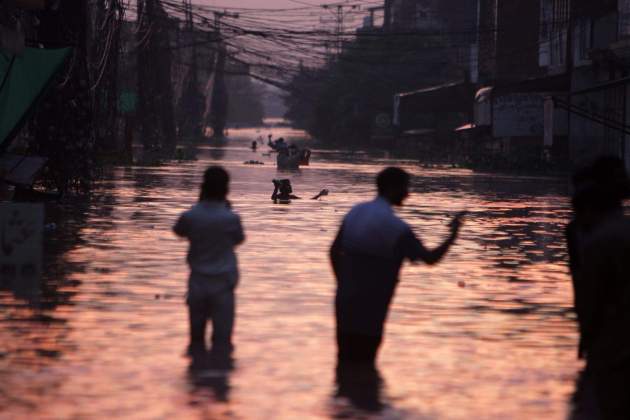 inundacions pakistan Foto: Sohail Shahzad / Efe