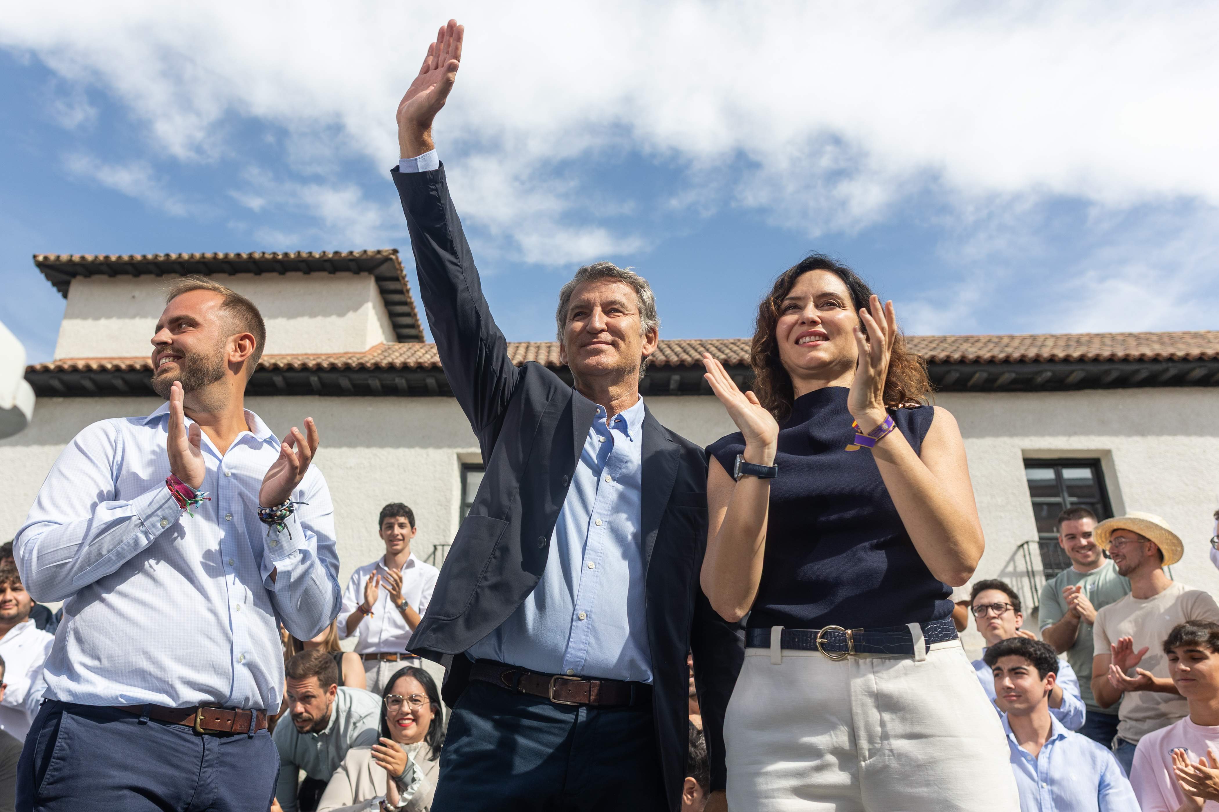 Feijóo i Ayuso retronen contra la “corrupció” de Sánchez i el fiscal general amb comparacions amb Franco