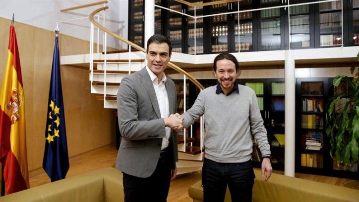 Pedro Sánchez i Pablo Iglesias abans de la seva reunió / EFE