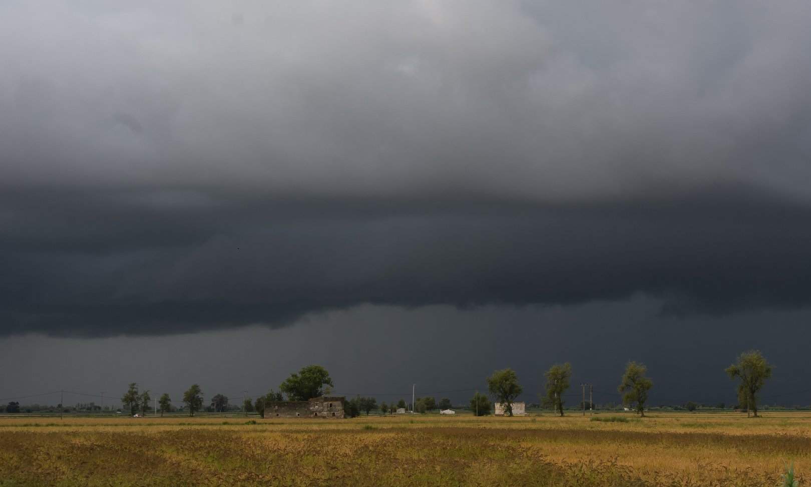 Treva de pluja a Catalunya: el cap de setmana arriba amb calor d'estiu, sol i calitja