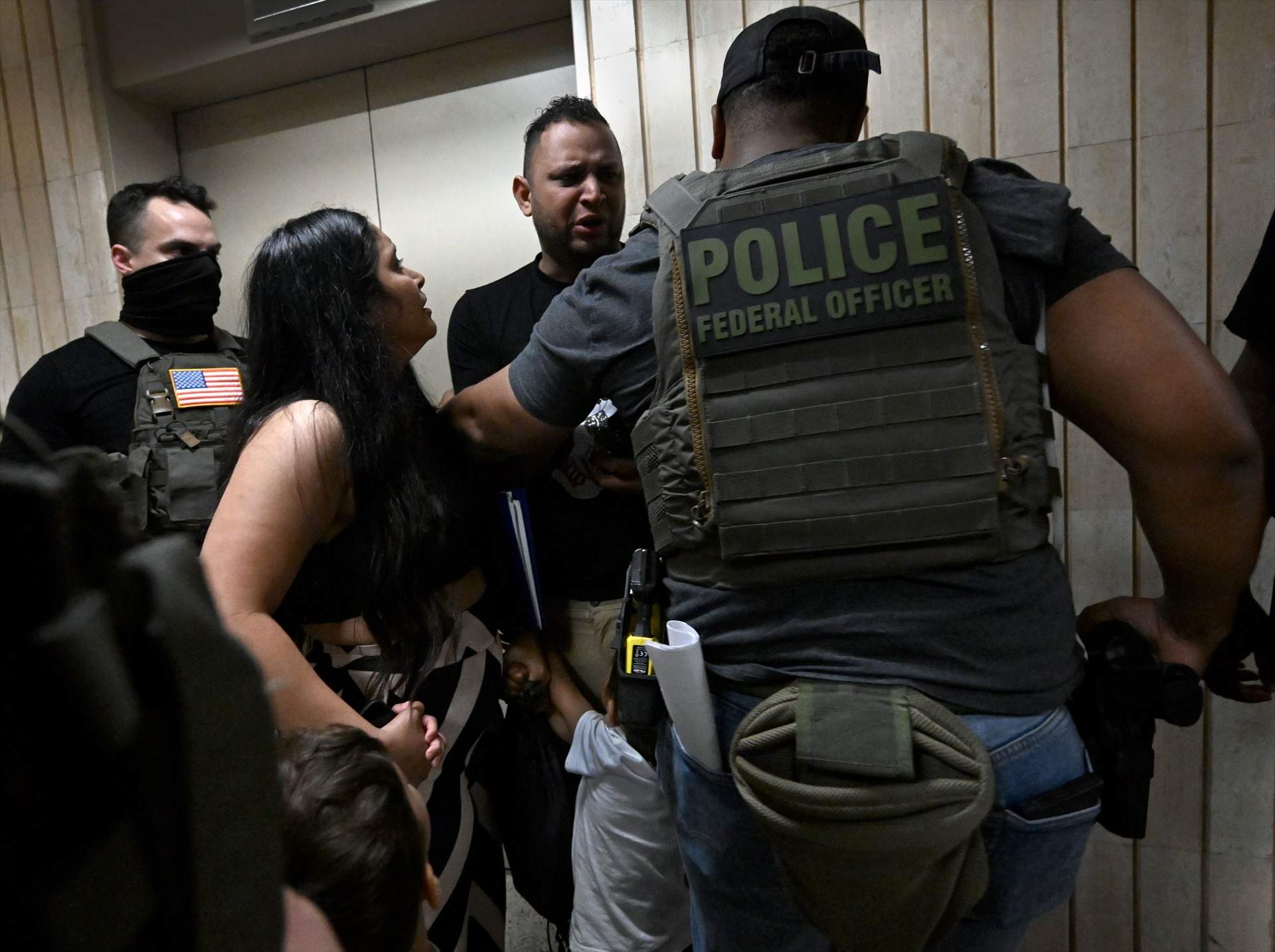 Macroredada contra una planta de Hyundai en EEUU: los agentes de Trump arrestan a 475 coreanos
