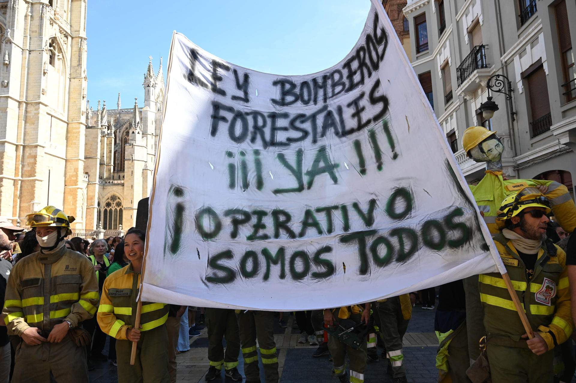 Más de 1.000 personas piden la dimisión de Mañueco después de los incendios en Castilla y León