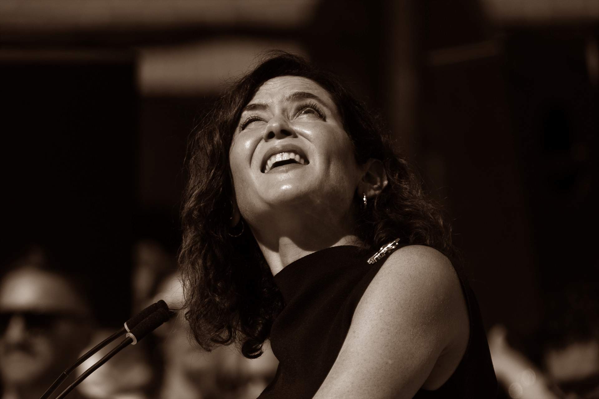 Ayuso, la reina de les entrevistes de les portades: “Un referent per a la derrota del sanchisme’”