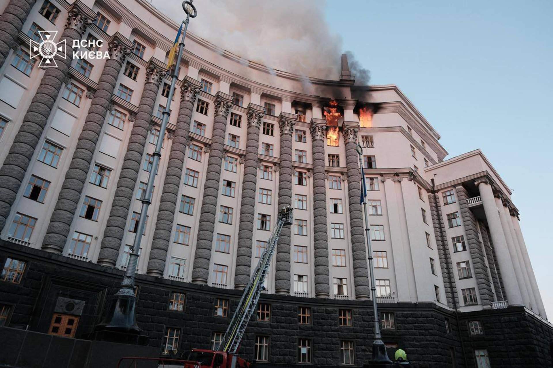 Un ataque ruso alcanza por primera vez un edificio del gobierno ucraniano en Kyiv