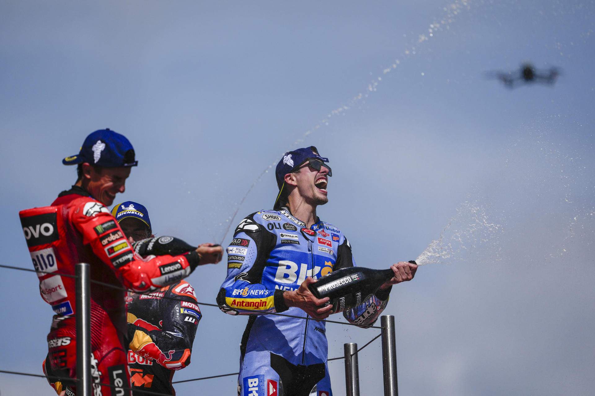 Un intratable Àlex Márquez triunfa en Montmeló y la fiesta de Marc Márquez se aplaza