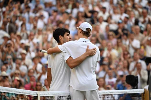Sinner i Alcaraz, després de la final de Wimbledon / Foto: Europa Press Sinner i Alcaraz, després de la final de Wimbledon / Foto: Europa Press