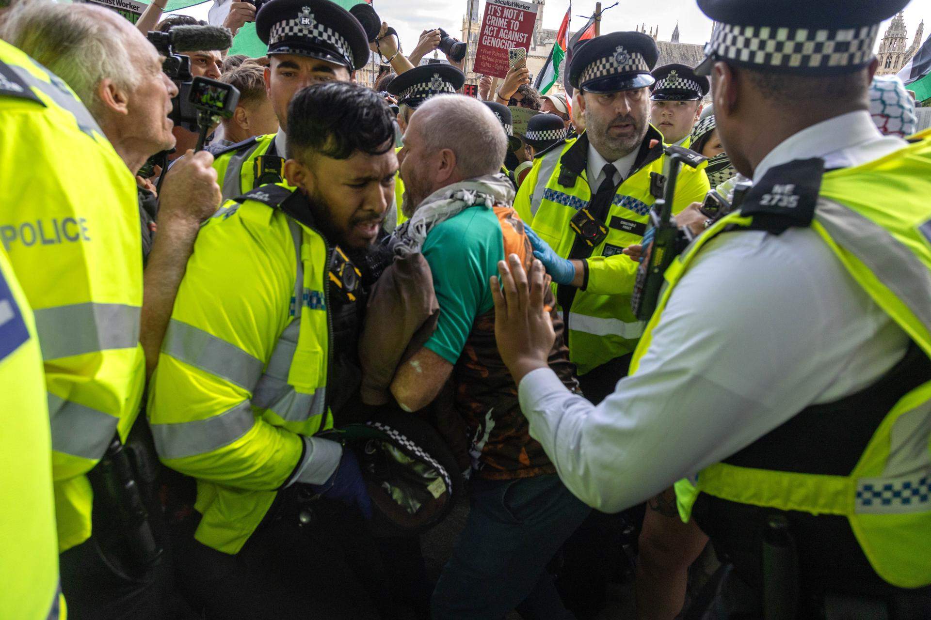 Prop de 900 detinguts a Londres en una manifestació de suport al grup “terrorista” Palestine Action