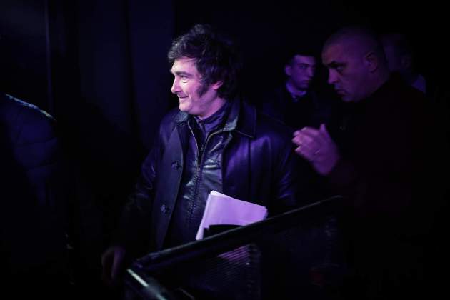 Javier Milei arribant al centre de campanya / EFE Javier Milei arribant al centre de campanya / EFE