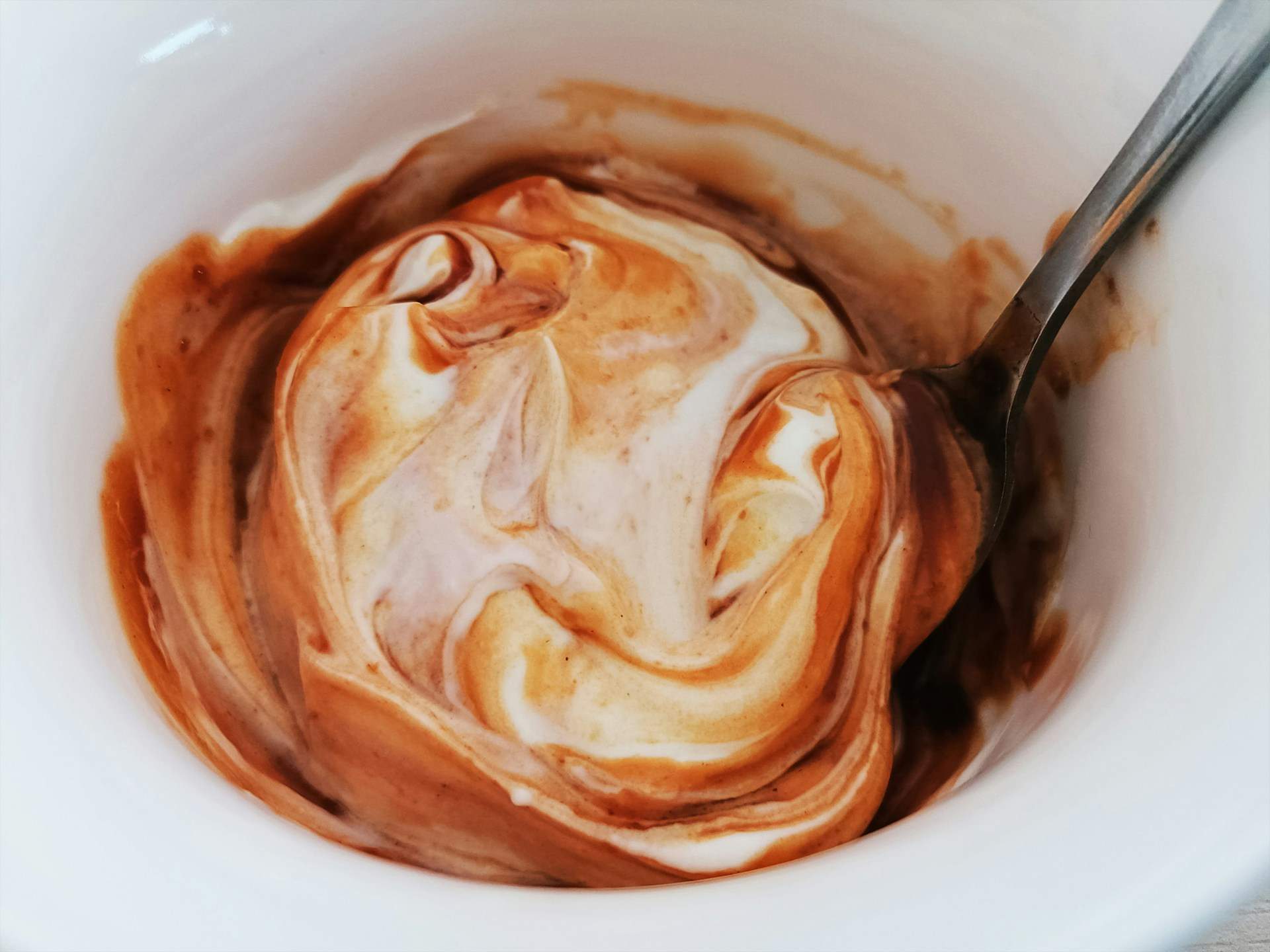 Gelat casolà de plàtan i xocolata: només dos ingredients i en 5 minuts