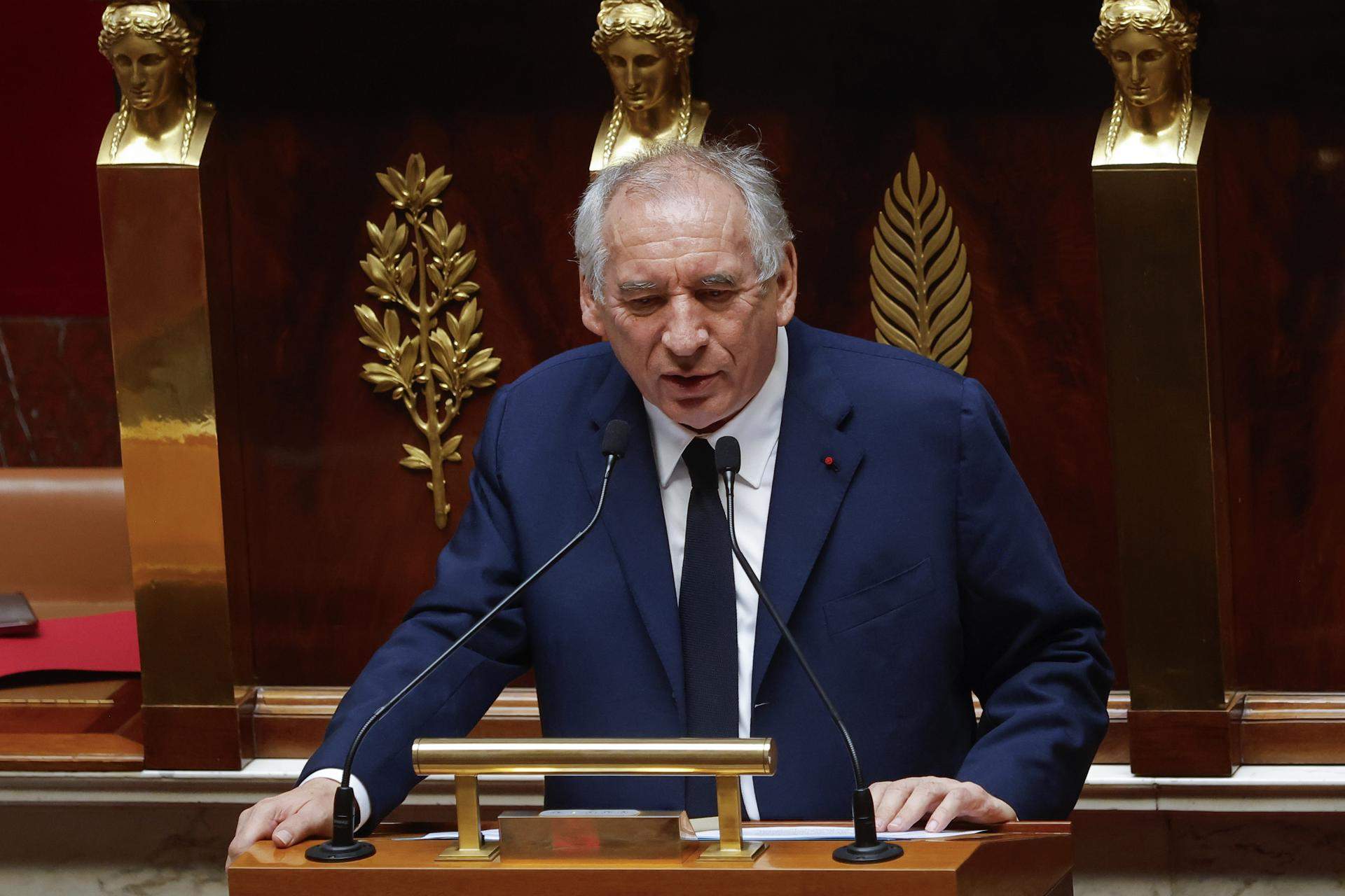 Bayrou perd la qüestió de confiança pel seu pla de retallades i deixa la pilota al terrat de Macron