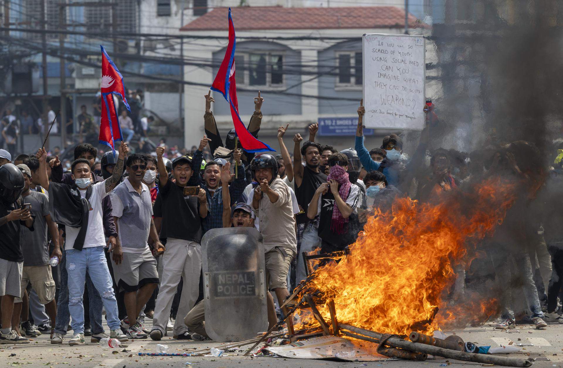 Al menos 19 muertos en Nepal por las protestas de la generación Z contra la prohibición de las redes sociales