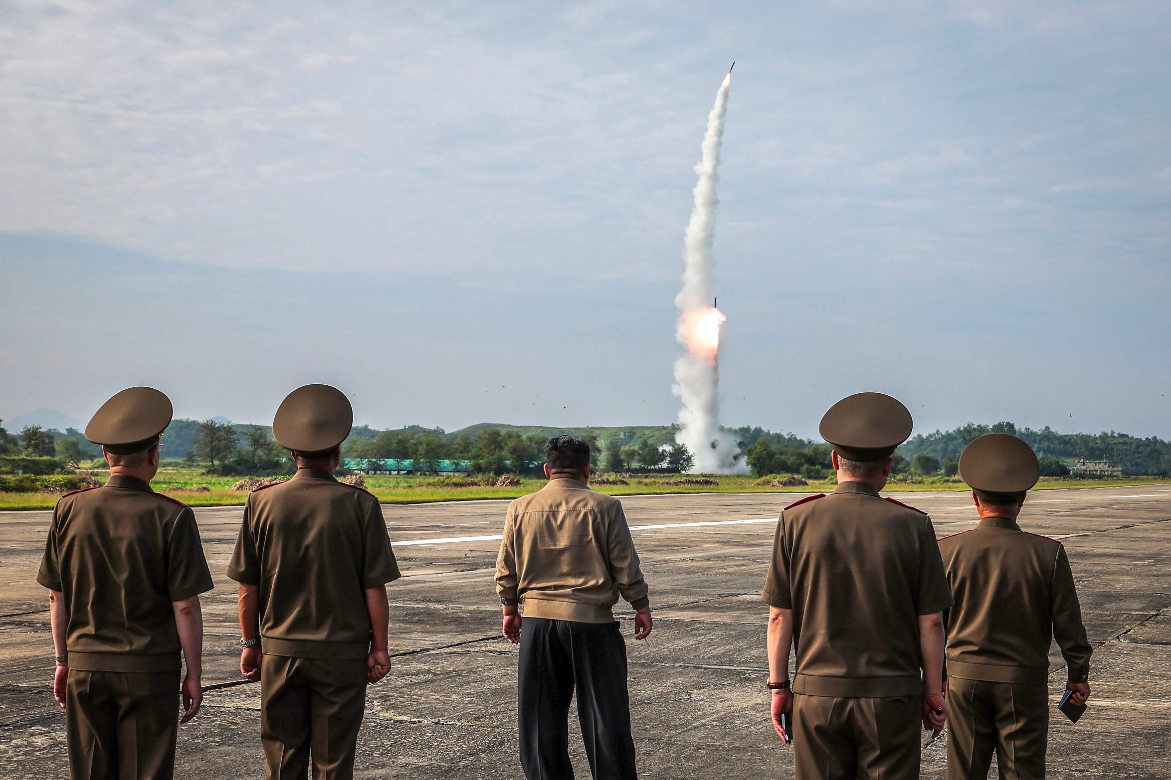 Un embravit Kim Jong-un inicia una nova temporada de proves militars amb míssils de llarg abast