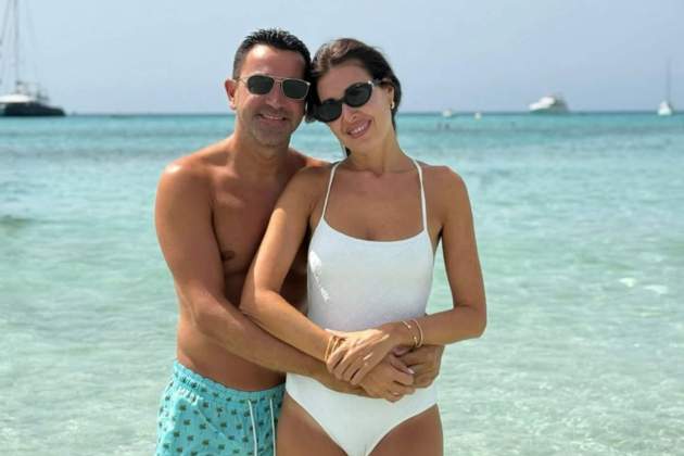 Xavi Hernández i Núria Cunillera a la platja Instagram Xavi Hernández i Núria Cunillera a la platja Instagram
