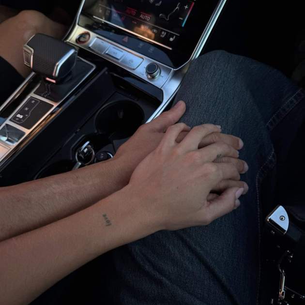 Marc Márquez i Gemma Pinto donant se la mà al cotxe / Instagram Marc Márquez i Gemma Pinto donant se la mà al cotxe / Instagram