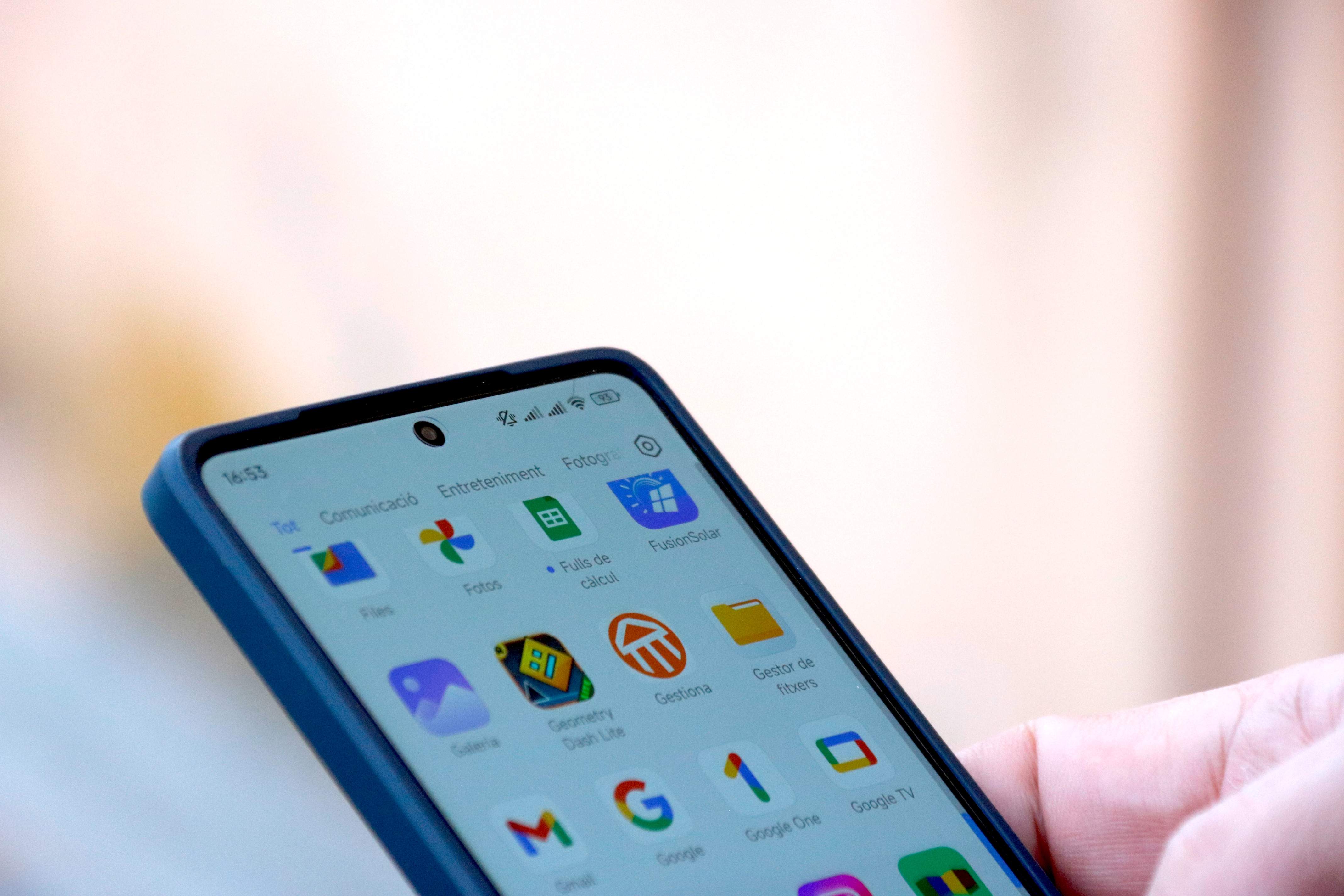 Juanma Lorente, advocat: “És totalment il·legal que la teva empresa et faci fora per fer servir el mòbil”