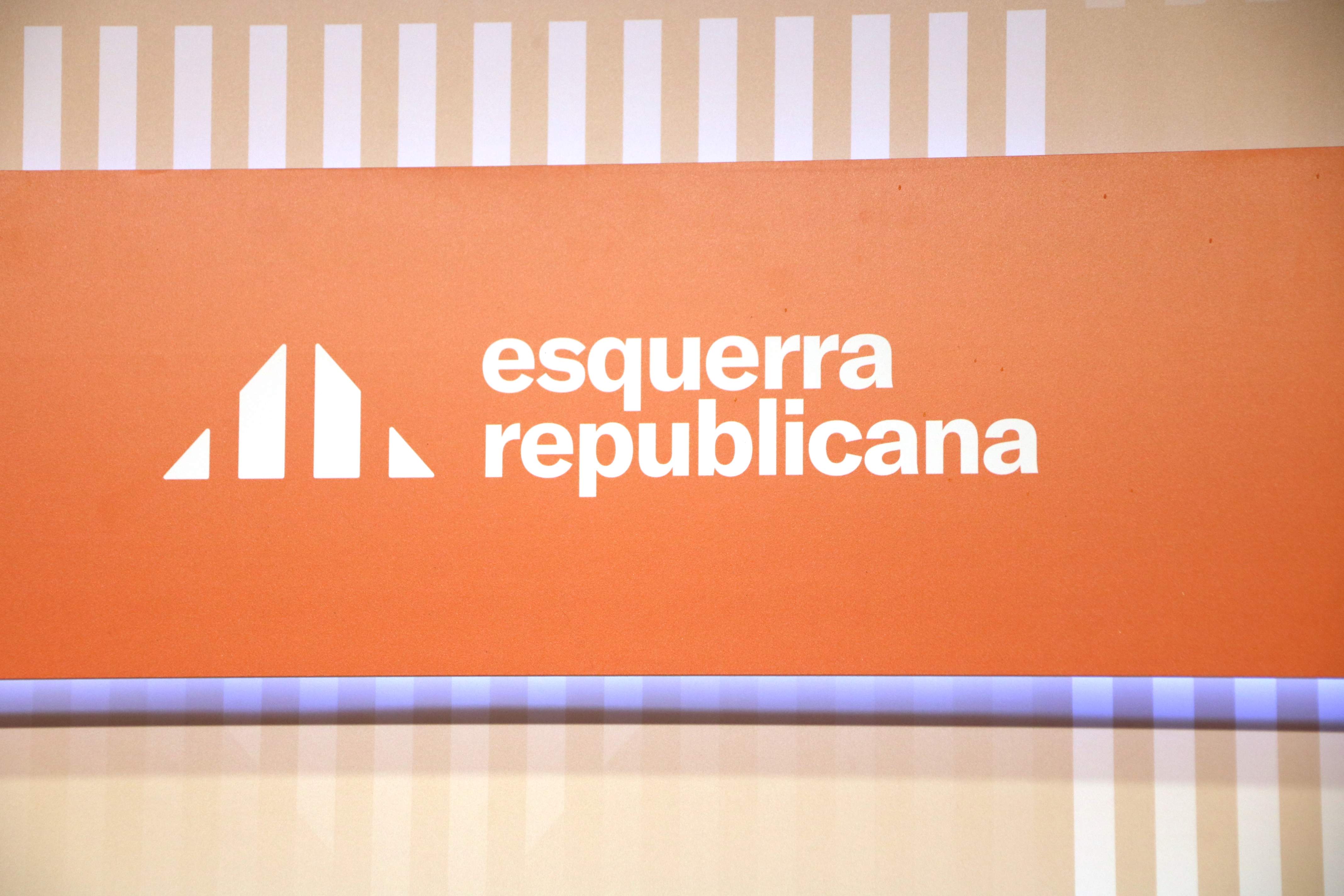 ERC cambia de imagen para adaptarse al "nuevo contexto": del amarillo al naranja y beige con un logo retocado
