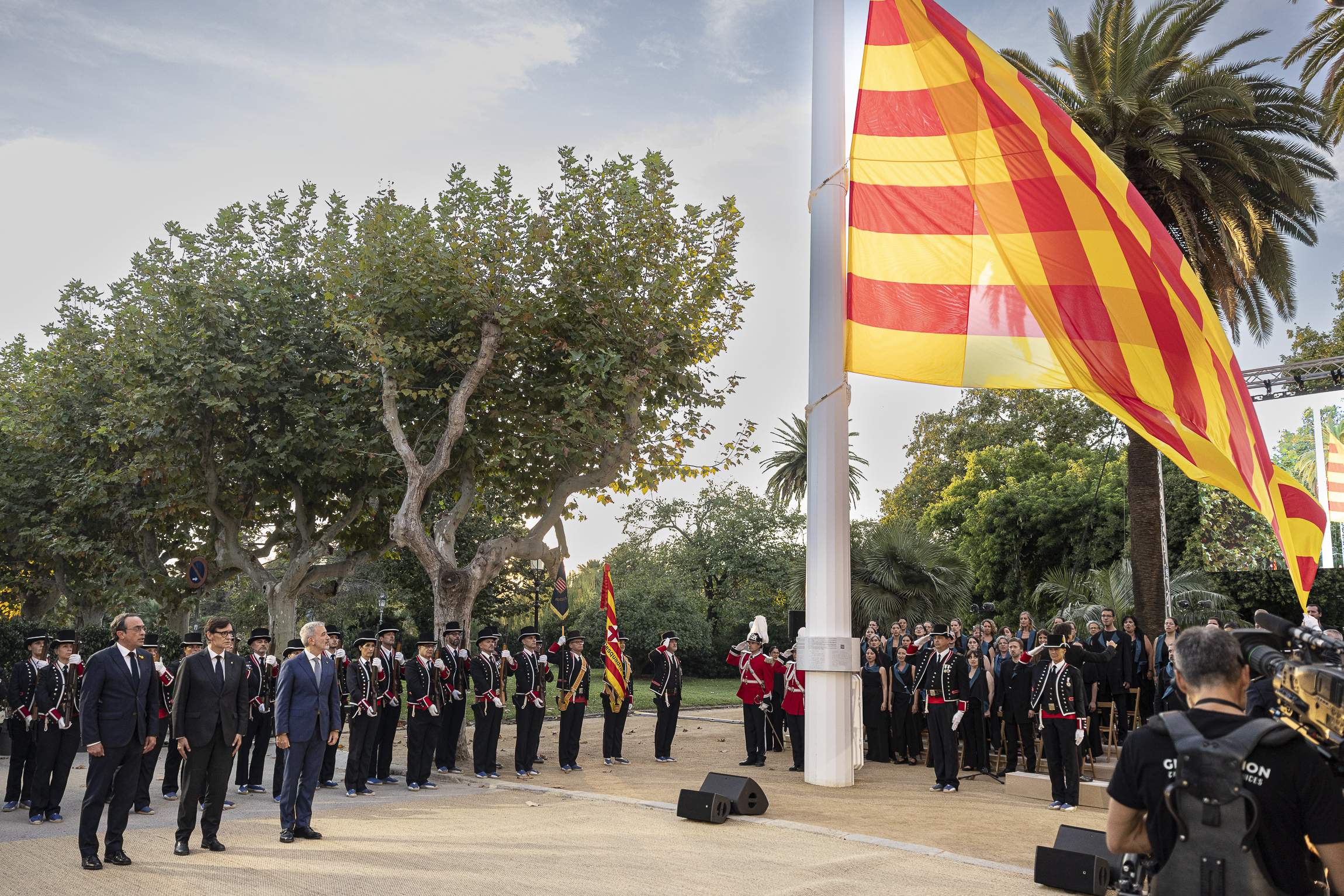 La hissada de la gran senyera per la Diada donarà el tret de sortida al mil·lenari de l'embrió del Parlament