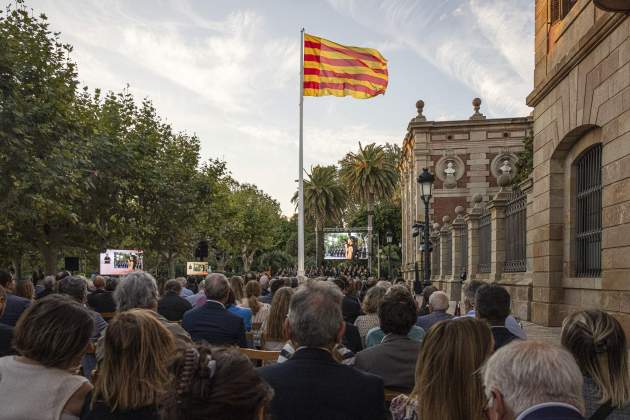 IZADA BANDERA DIADA 11S PARLAMENTO / Foto: Montse Giralt IZADA BANDERA DIADA 11S PARLAMENTO / Foto: Montse Giralt