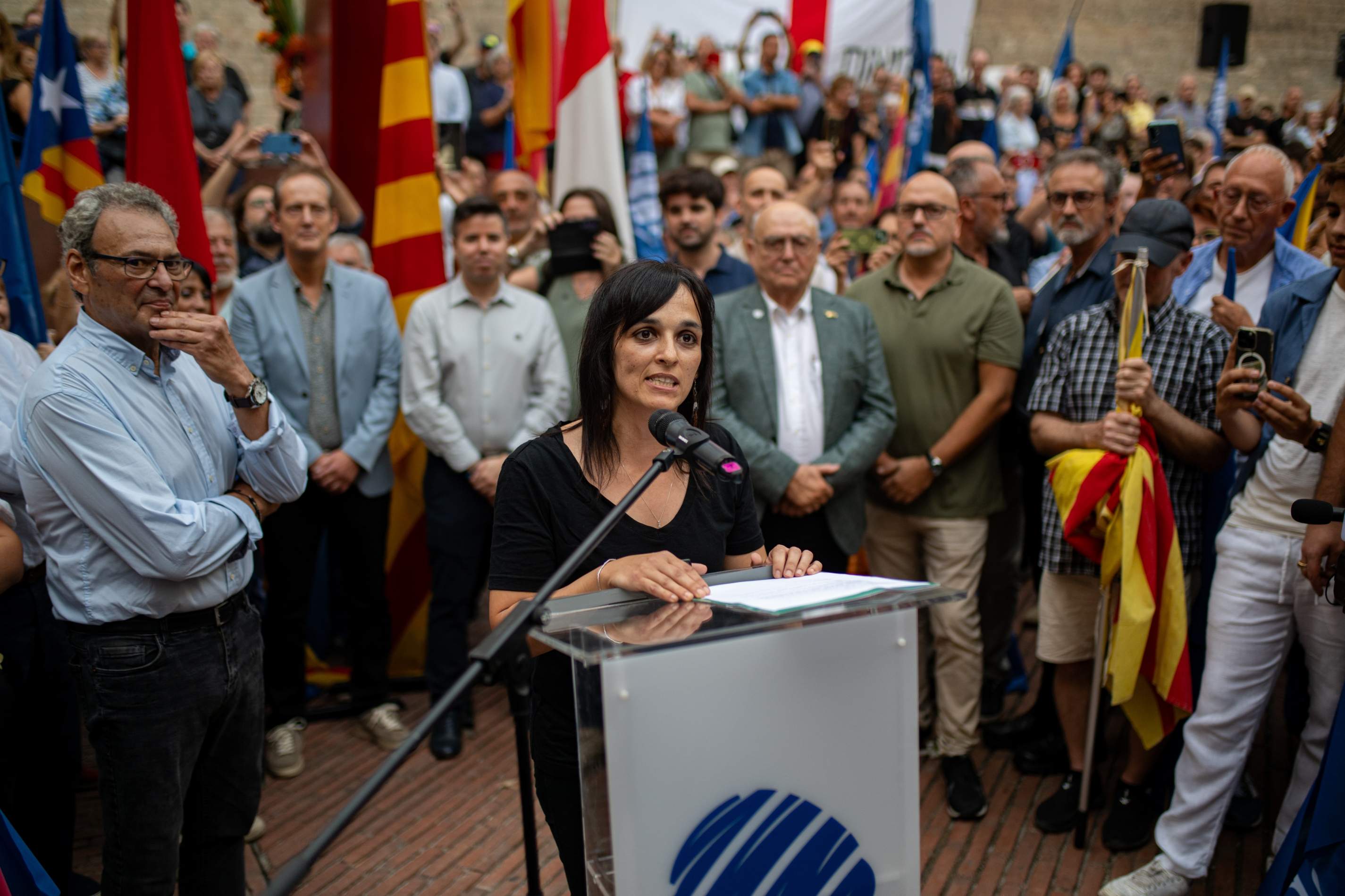 Sílvia Orriols empieza la Diada 2025 con un baño de masas en el Fossar de les Moreres