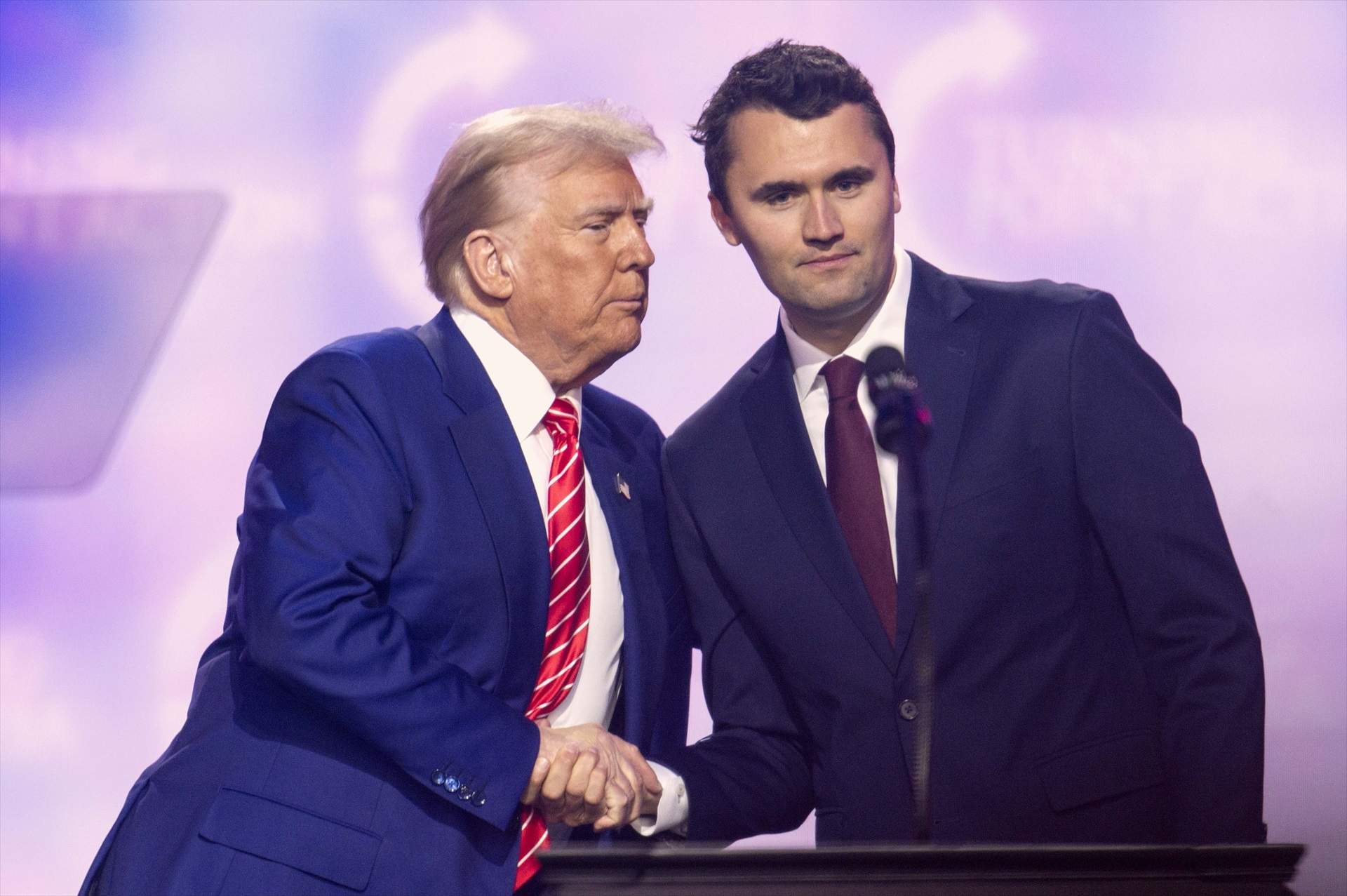 Disparan el activista ultra y aliado de Trump, Charlie Kirk, en un acto en Utah
