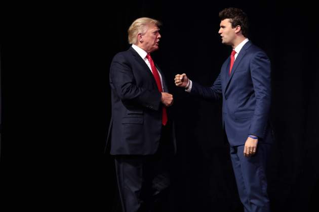 Charlie Kirk i Donald Trump durant un acte de Turning Point USA a Arizona / Viquipèdia