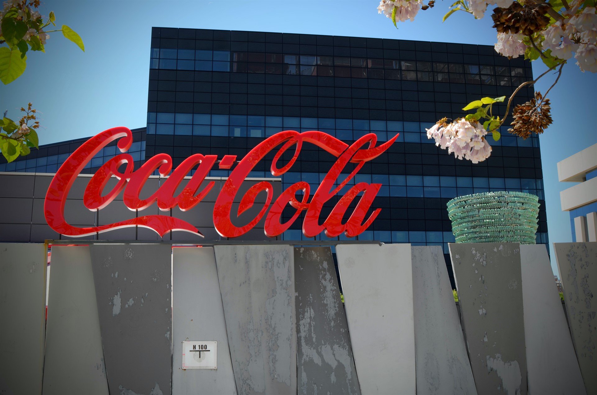 Coca-Cola estudia crear begudes amb infusió de cànnabis