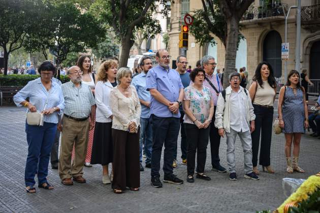 plataforma por|para la lengua delegación ofrenda floral acn 