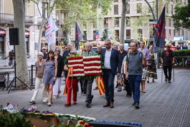 Ofrenda delegación Consejo República monumento Rafael Casanova