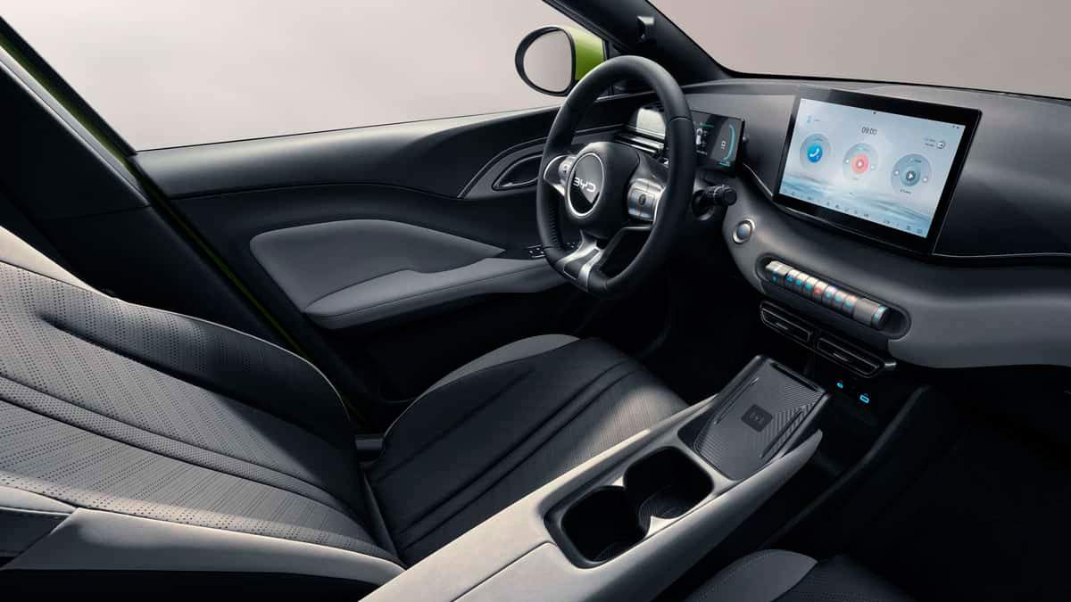 BYD ya tiene preparado el primer coche eléctrico que se va a cargar en menos de 5 minutos