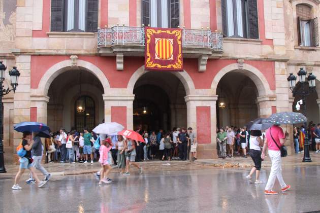 parlamento de catalunya lleva|trae fluja festividad acn