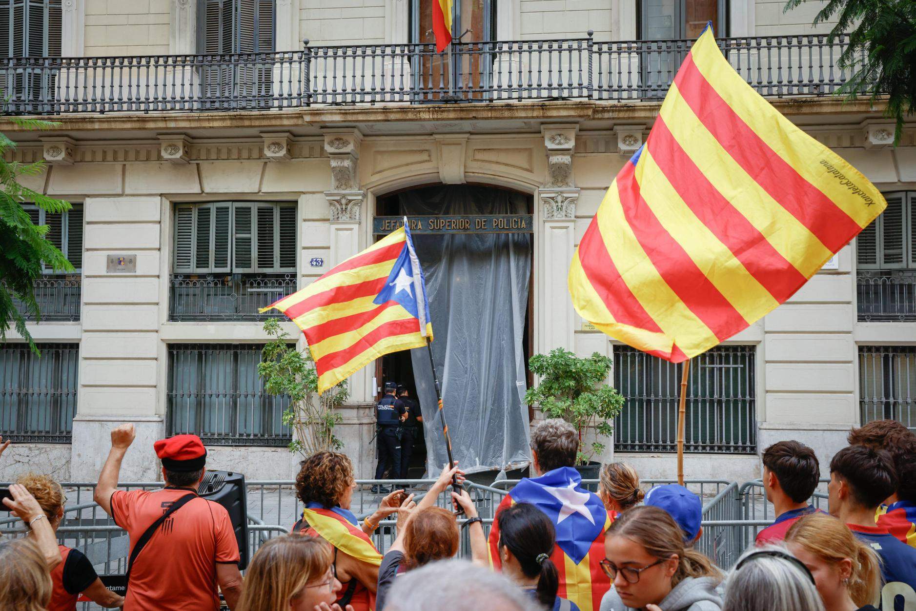 Historiadores equiparan la comisaría de Via Laietana a una sede nazi, pero Interior mantiene a la policía Historiadores equiparan la comisaría de Via Laietana a una sede nazi, pero Interior mantiene a la policía