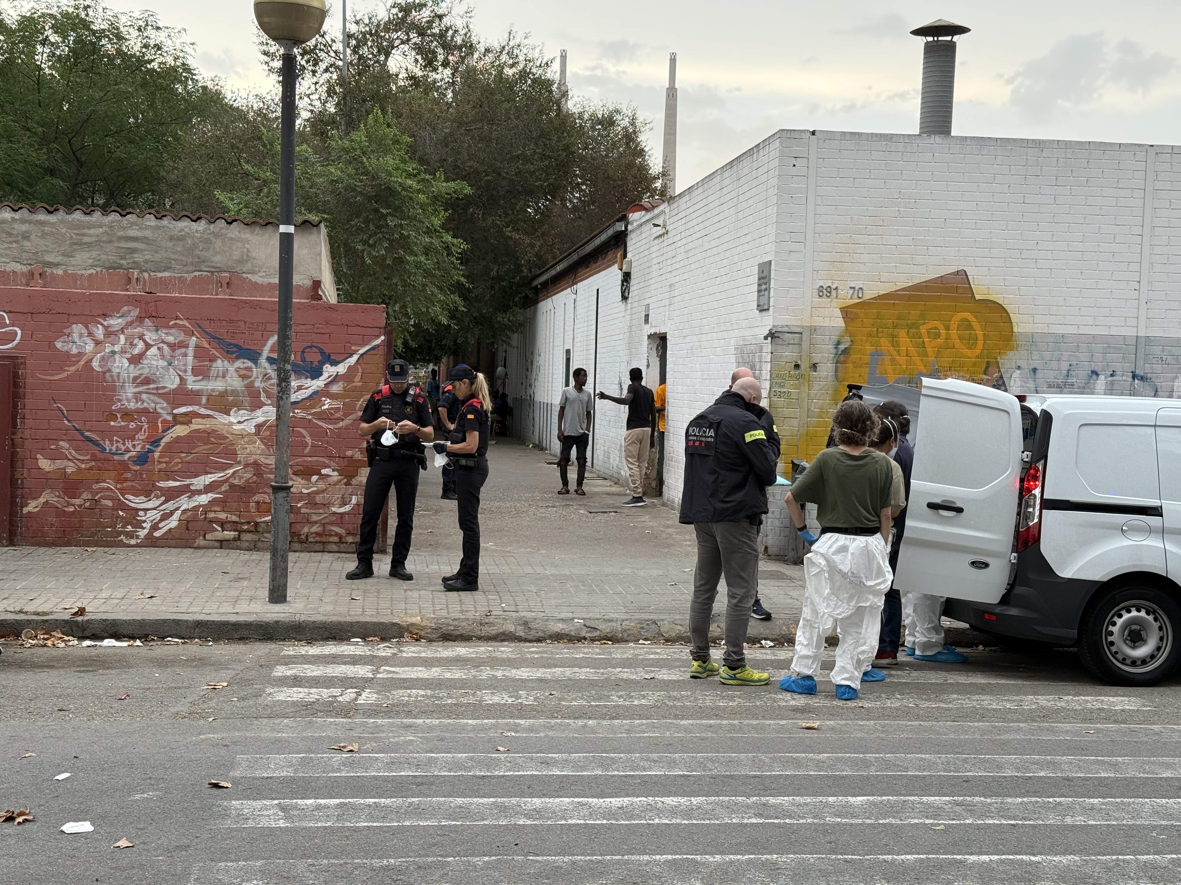 Alerta por casos de tuberculosis en un instituto ocupado de Badalona que Albiol quiere desalojar