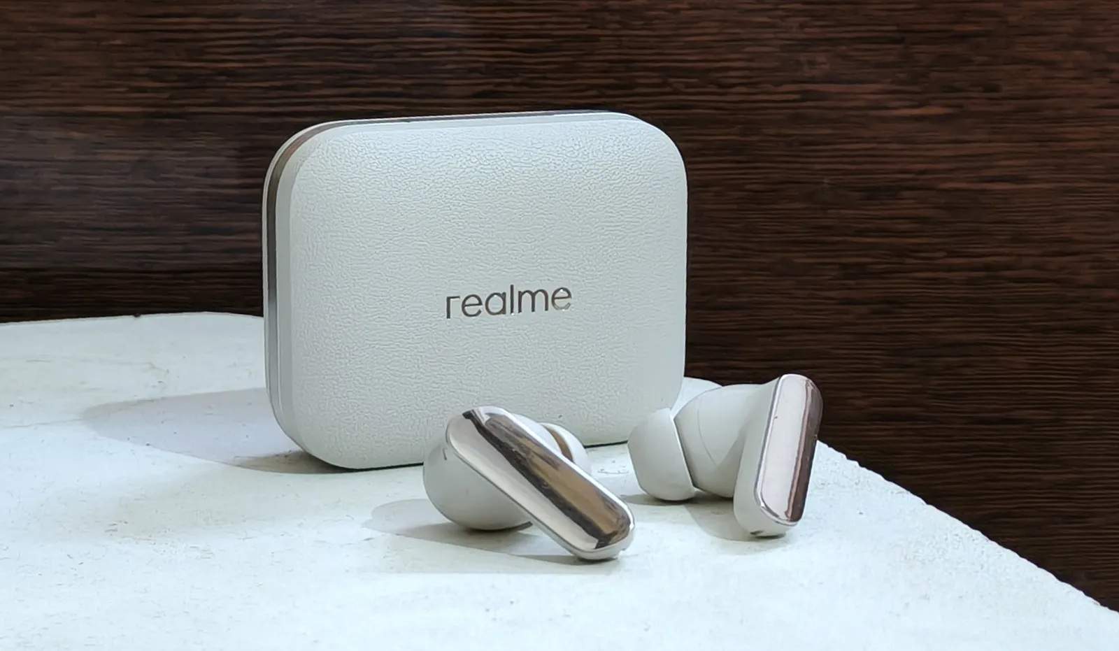 Autonomia XXL, àudio Hi-Cap de bestiar i tocs d’IA en uns auriculars realme més barats que mai
