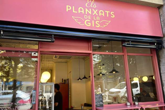 Entrada del restaurant Els Planxats de la Gis Foto Emma Porta Entrada del restaurant Els Planxats de la Gis Foto Emma Porta