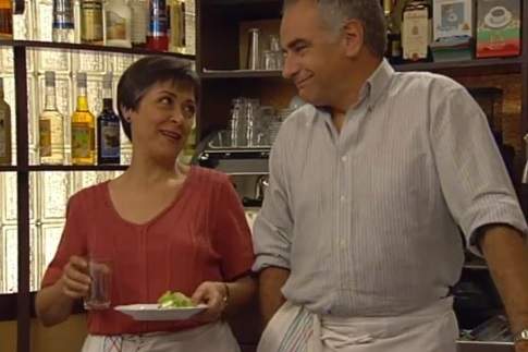 La 'Cinta' (Margarida Minguillón) y el 'Peris' (Pep Anton Muñoz) de 'El corazón|coro de la ciudad' TV3