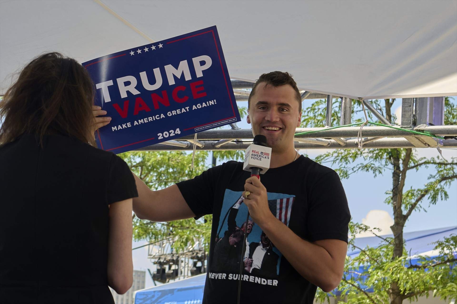 Charlie Kirk y los homosexuales: ¿defendía apedrearlos hasta la muerte?