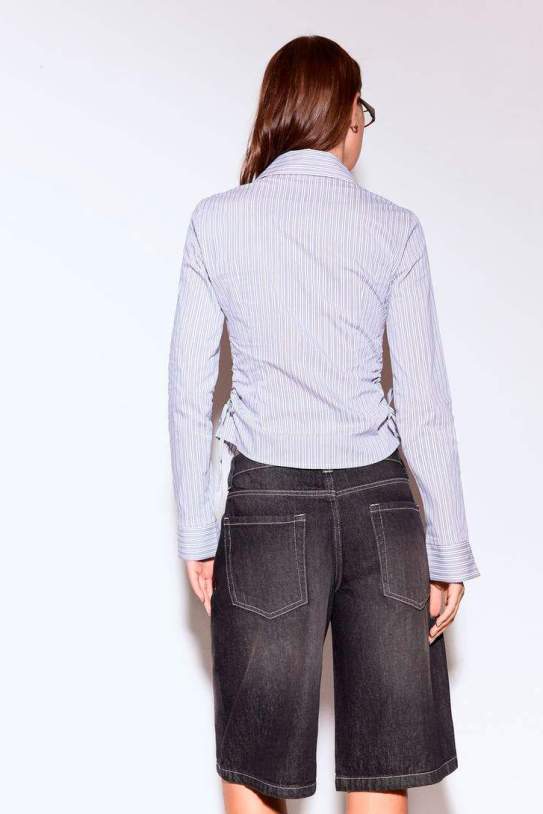 Camisa entallada frunziment lateral Camisa entallada frunziment lateral